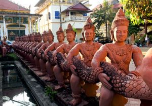Statues at Wat Nokor 
